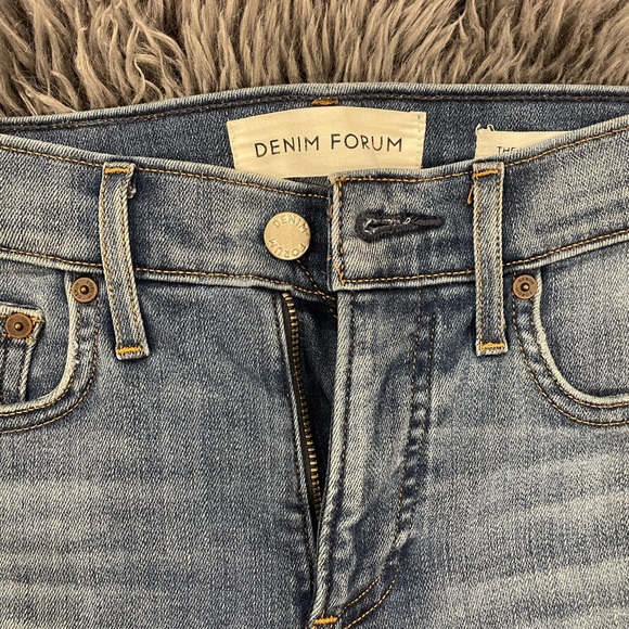 ✨ DENIM FORUM✨ size 24. Brand New. Cut off bottom. - Picture 2 of 2